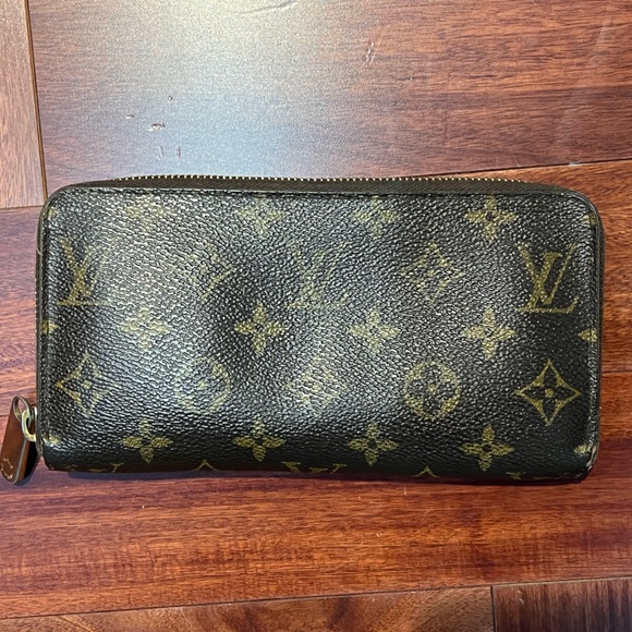 Louis Vuitton wallet - Picture 1 of 1